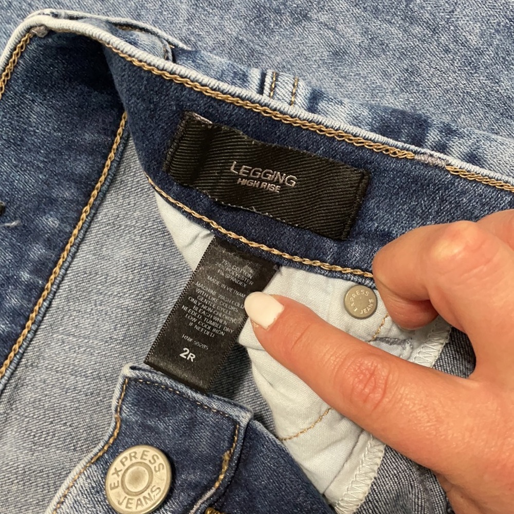 Express Distressed Jeans - Picture 3 of 4